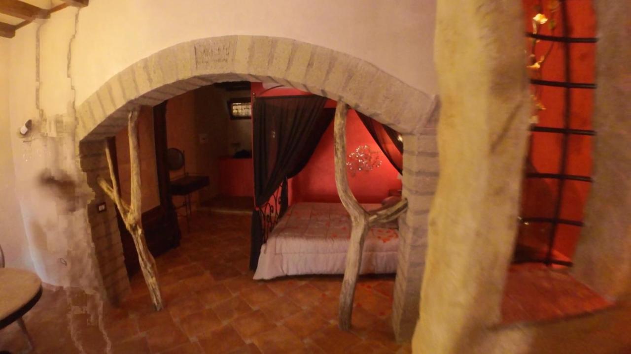 Il Giardino Dei Flintstones B&B チェルヴェーテリ エクステリア 写真