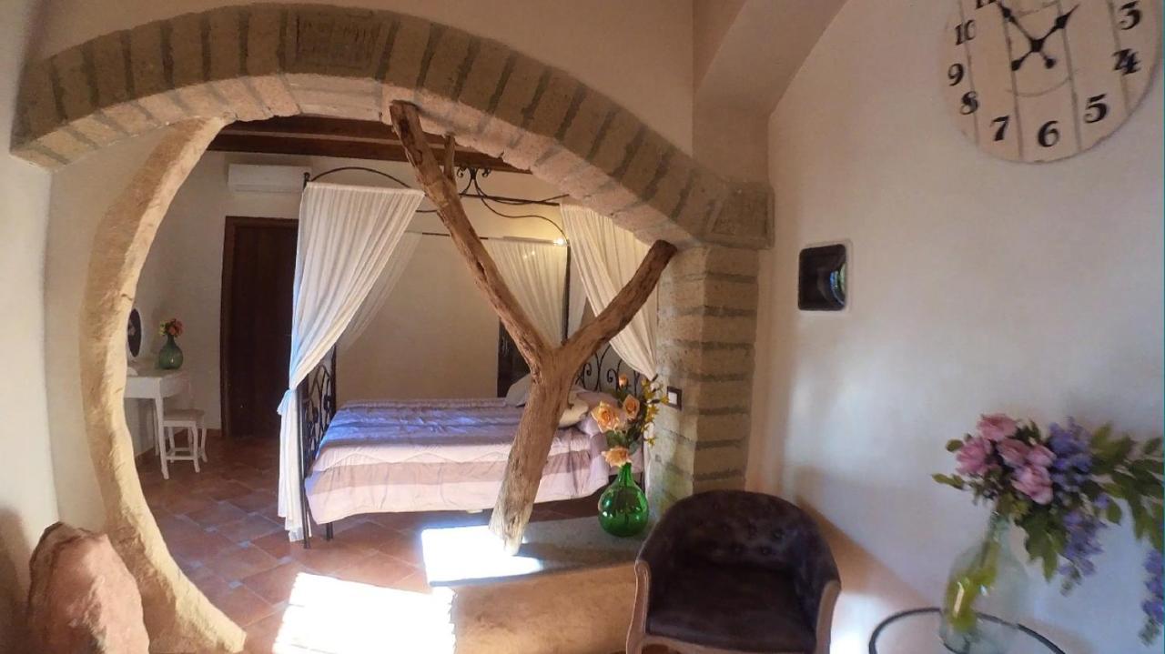 Il Giardino Dei Flintstones B&B チェルヴェーテリ エクステリア 写真
