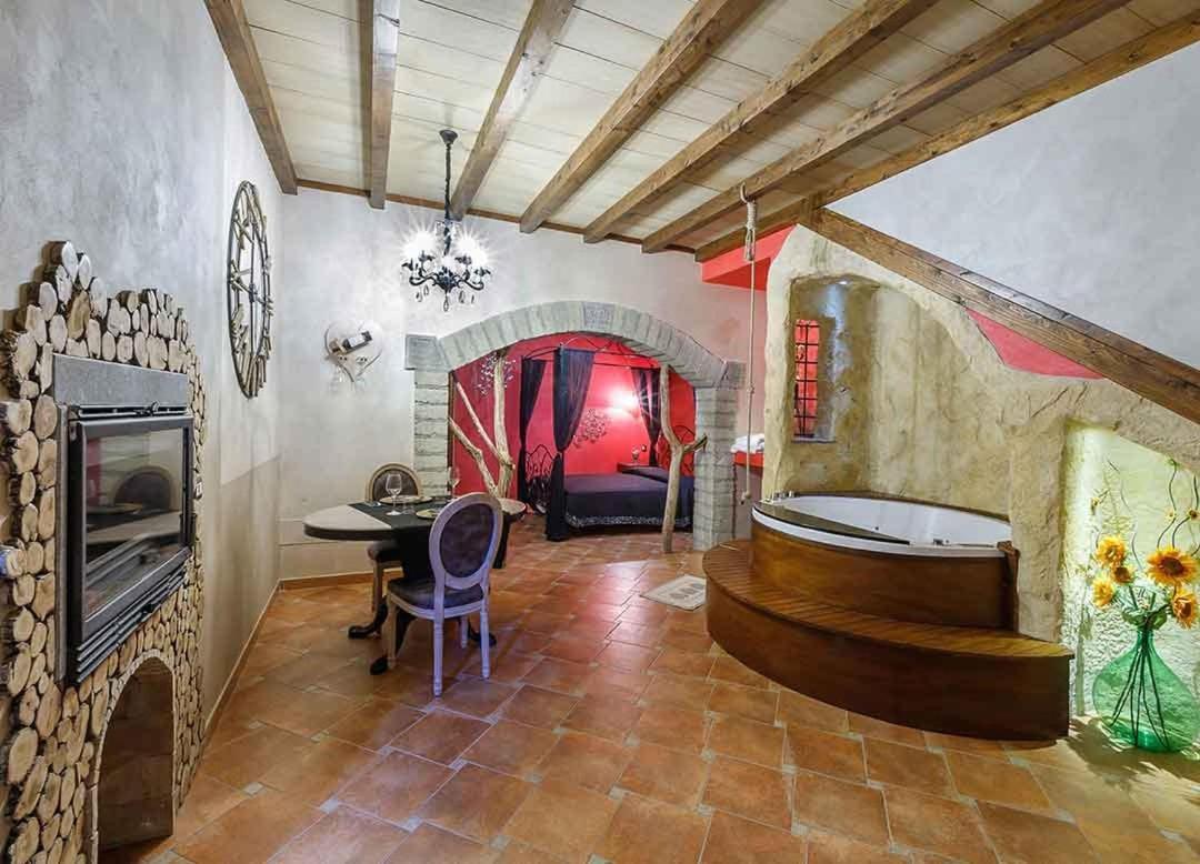Il Giardino Dei Flintstones B&B チェルヴェーテリ エクステリア 写真